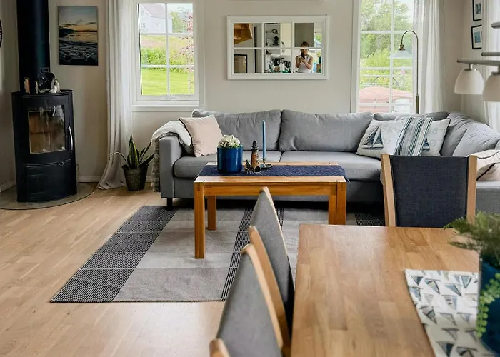 Coastal In Kastneshamn Semesterbostad *