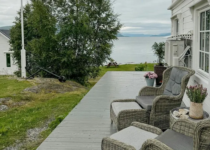 Coastal In Kastneshamn Semesterbostad