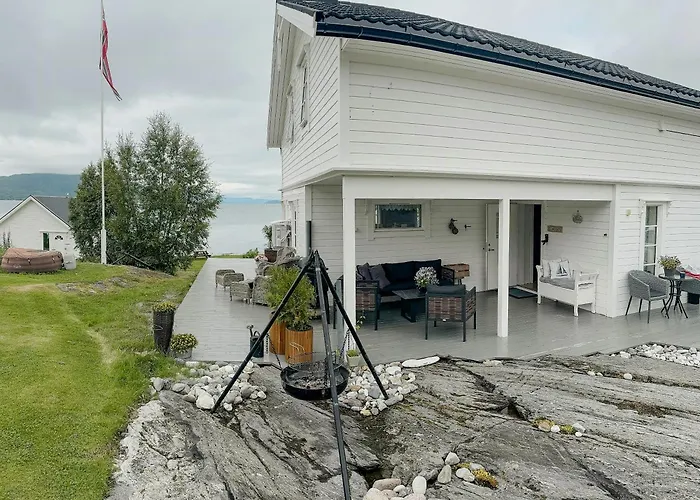 Coastal In Kastneshamn * Brostadbotn